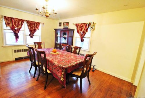 70 Dale St, Stamford, CT 06902-4228