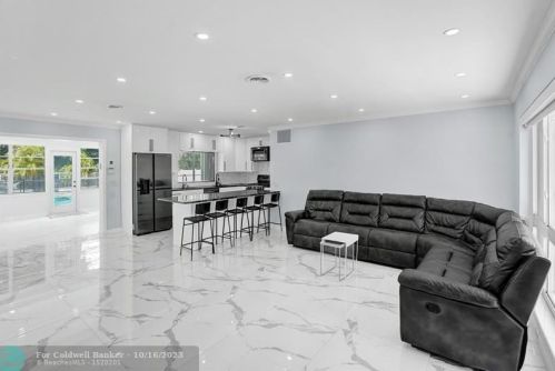 1814 38th Ave, Hollywood FL  33021-4832 exterior