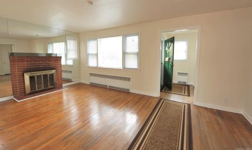 16 Forest Ave, Crotonville NY  10562-3624 exterior