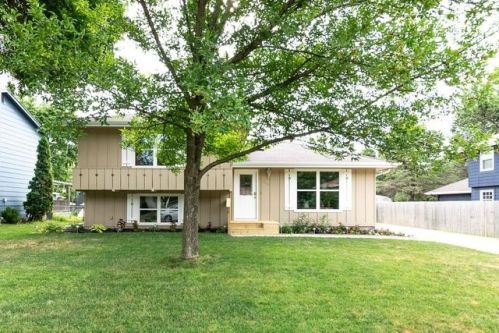 2221 Camelot Ct, Ivy, IA 50009-1533