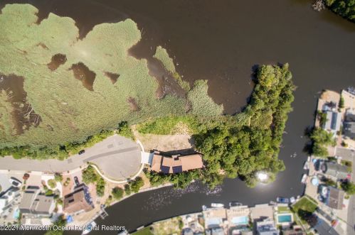 49 Cherokee Ln, Bricktown NJ  08724-4405 exterior