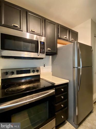 224 Stone Hurst Ct, New Castle DE  19720-3947 exterior