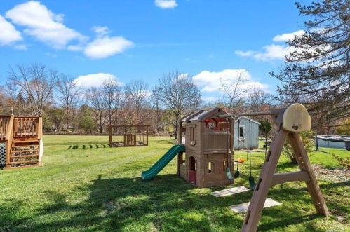 24 Somerset Dr, Washingtonville NY  10992-1372 exterior