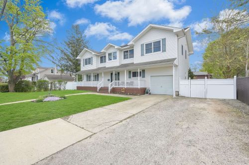 30 Overton St, Deer Park, NY 11729-2707
