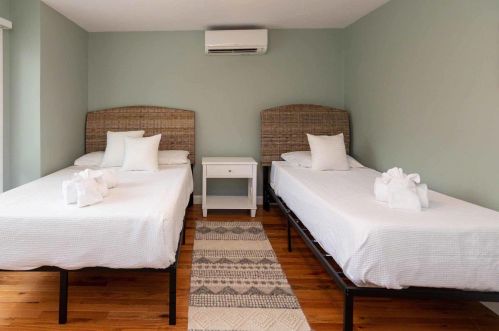 18 Hampson Ave, Marthas Vineyard MA  02568-2937 exterior