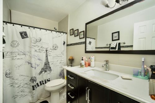 690 50 St, Hialeah FL  33013-1624 exterior