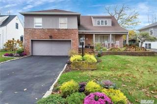 115 Harrison St, Meadowmere Park, NY 11559-1931