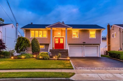 2534 Malibu Rd, North Bellmore NY  11710-5122 exterior