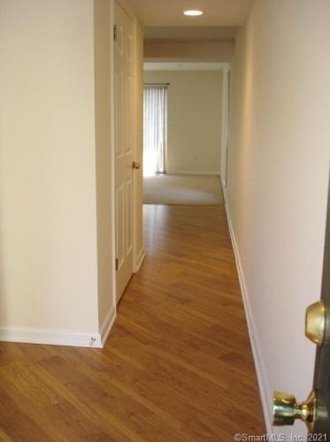71 Highland Rd, Stamford, CT 06902-2853