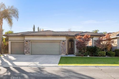 9305 Chantilly Ln, Bakersfield, CA 93312-3981