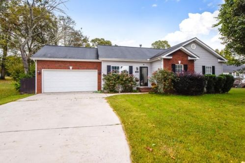 228 Pinecrest Cir, Maryville, TN 37803-6121
