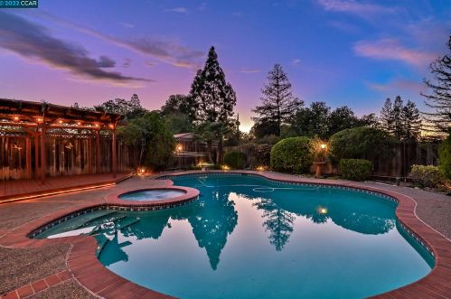 1439 Parkhaven Dr, Concord, CA 94523-1019