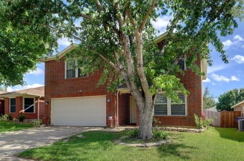 1563 Brookstone Dr, Oak Point, TX 75068-5518