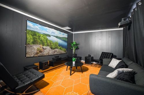 328 Sherwood Blvd, Big Bear City CA  92314 exterior