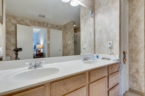 2821 Custer Dr, Denton TX  76210-6449 exterior