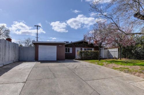 3820 Meramonte Way, North Highlands, CA 95660-4823
