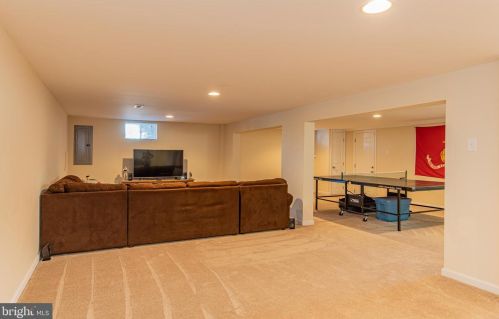 103 Dolington Rd, Yardley PA 19067-2621 exterior