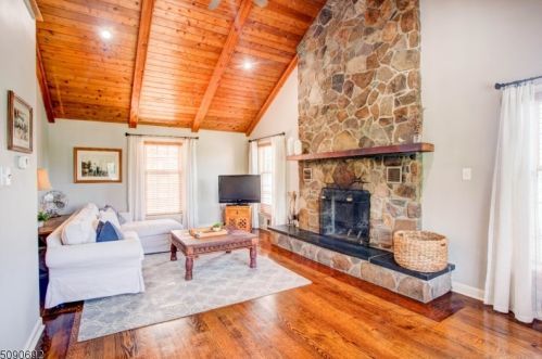 426 Buckhorn Dr, Belvidere NJ  07823-2707 exterior