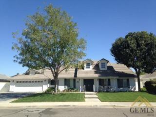 860 Hollytree Ln, Pond, CA 93280-3011