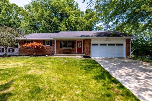 512 Maxine Dr, Miami, OH 45056-2536