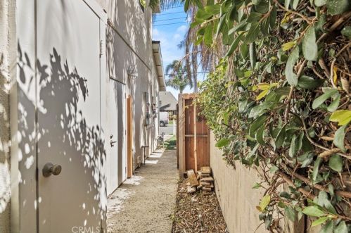 1813 Huntington St, Huntington Beach CA  92648-3131 exterior