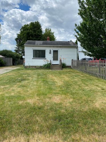 4617 73rd Pl, Kenosha, WI 53142-3735