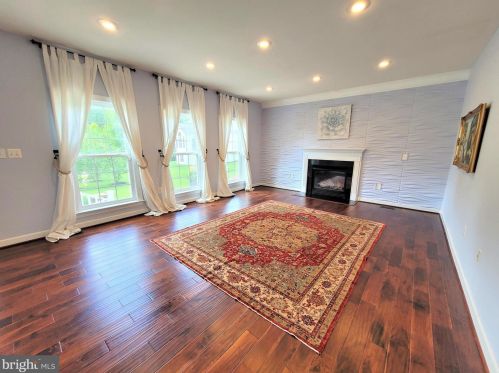 16399 Kramer Estate Dr, Woodbridge VA  22191-6003 exterior