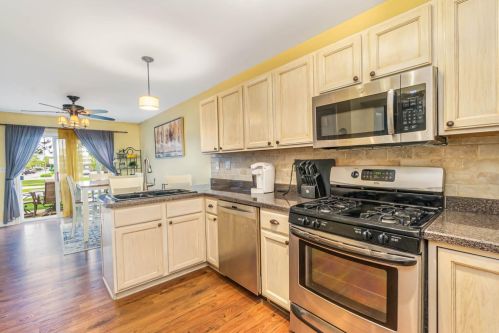 2221 Sandridge Ln, Dyer, IN 46311-1898