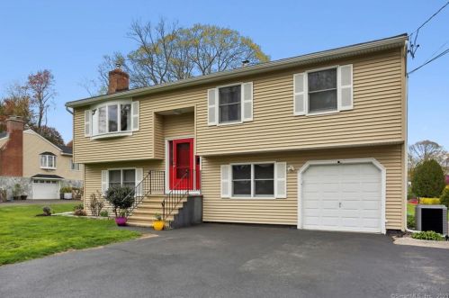 106 Hickory Ln, Waterbury, CT 06716-2204