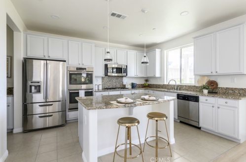 34337 Heather Ridge Ct, Lake Elsinore CA  92532-2924 exterior