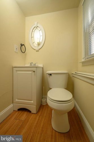 16 Gloucester Ln, Trenton NJ  08618-1006 exterior