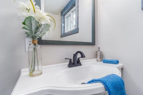 602 New Castle St, Zelienople PA  16063-1049 exterior