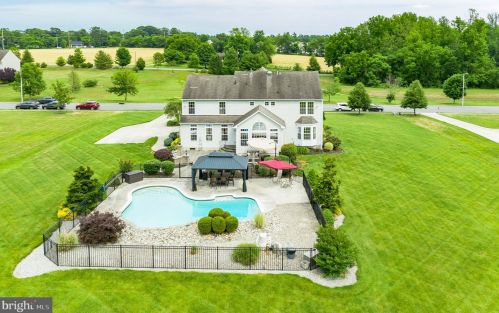 26 Kristen Ln, West Deptford NJ  08051-1672 exterior
