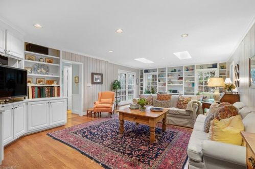 606 Elmwood Dr, Greensboro NC  27408-5005 exterior