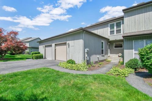 203 Woodsbrook Dr, Mahopac, NY 10541-2708