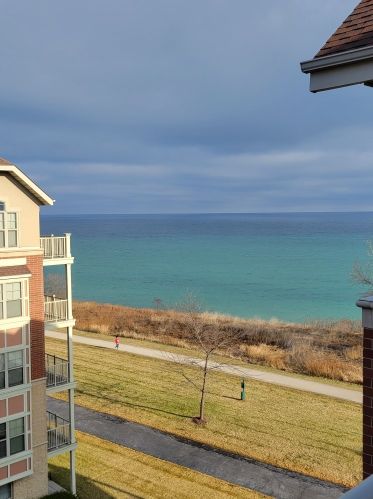 4130 Lake Dr, Milwaukee WI  53211-1719 exterior