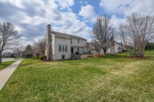 3333 Fox Ridge Dr, Waukesha, WI 53189-6807