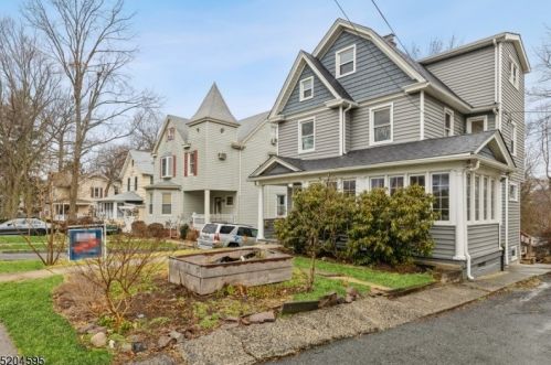 110 High St, Nutley, NJ 07110-1105