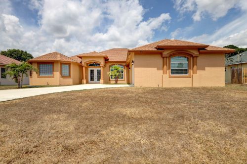 1371 Hebner Ave, Fort Pierce, FL 34953-6193