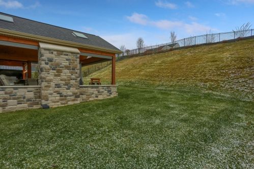 1655 Blackburn Heights Dr, Sewickley PA  15143-8627 exterior
