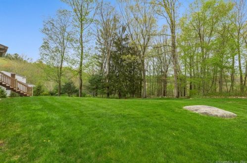 16 Kristy Dr, Bethel, CT 06801-3001