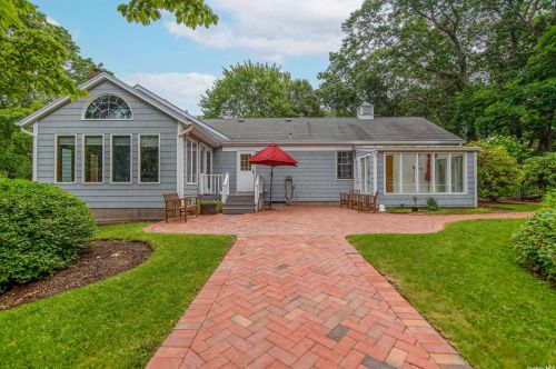 22 Little Harbor Rd, Mount Sinai NY  11766-1208 exterior