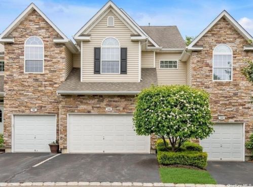 100 Manitou Trl, San Remo, NY 11754-4551
