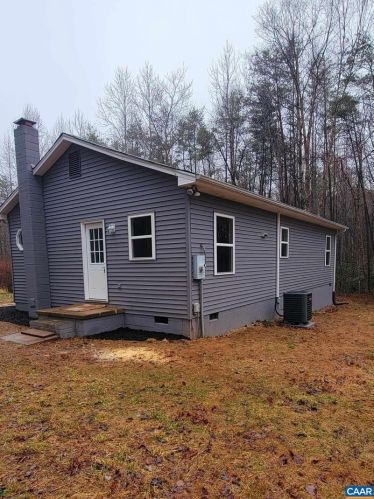 1836 Mount Pleasant Church Rd, Mineral, VA 23117-5131