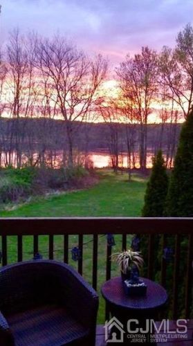 10 Lakeview Dr, Helmetta NJ  08828-1166 exterior