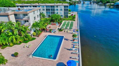 2004 Federal Hwy, Boynton Beach FL  33435-6959 exterior