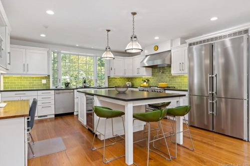 82 Erskine Rd, Stamford, CT 06903-1023