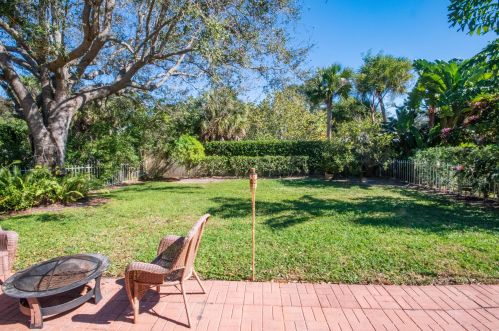 305 Kelsey Park Cir, West Palm Beach, FL 33410-3260
