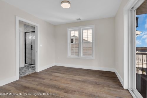 1217 Niihau Dr, Lacey NJ  08731-4702 exterior