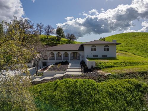 385 Vine St, Vacaville CA  95688-8704 exterior